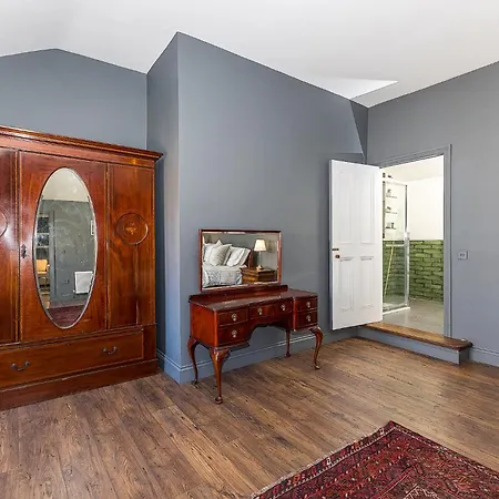 Ulster Apartment, 7 Henrietta Street, Centre