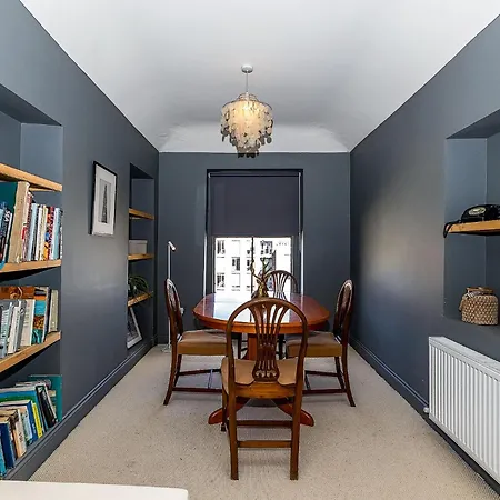 Ulster Apartment, 7 Henrietta Street, Centre