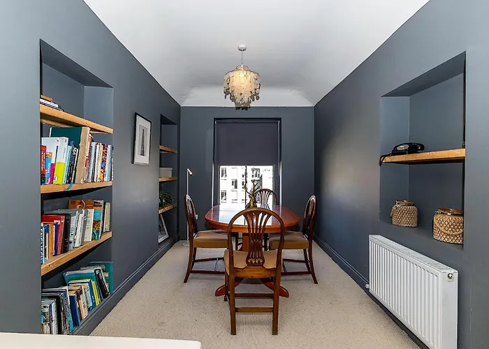 Ulster Apartment, 7 Henrietta Street, Centre